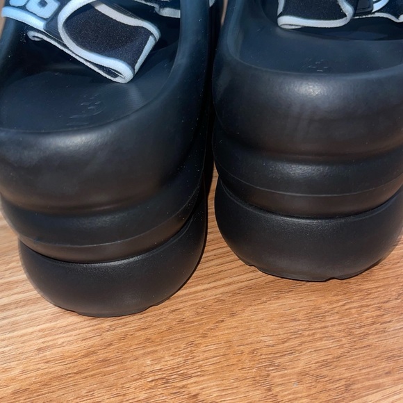 UGG Aww Yeah Platform Sandal Like New Condition- SZ 11 / BLACK - Picture 5 of 8